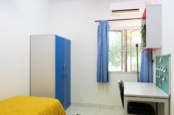 Single Room in 5 Rooms Flat, Shared Bathroom, A/C - Photo 2